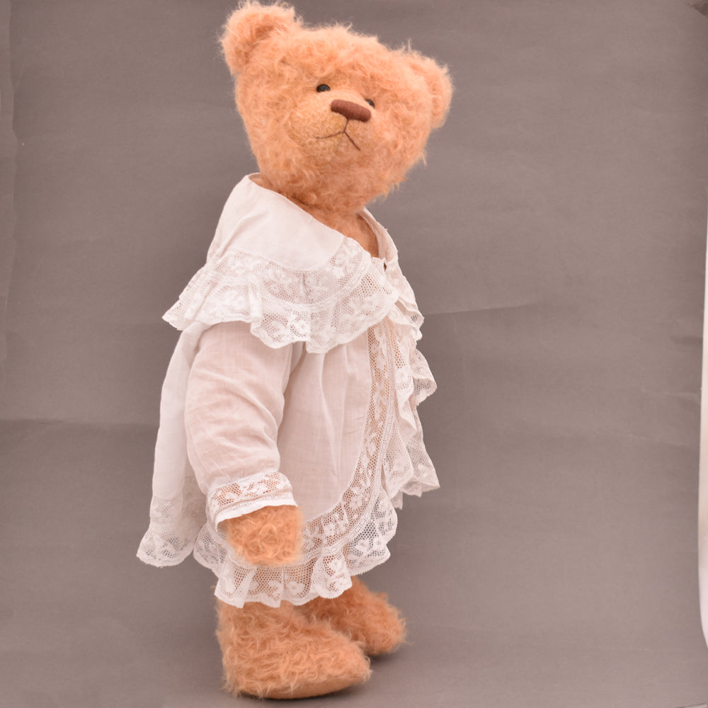 Artist OOAK teddybear in German mohair